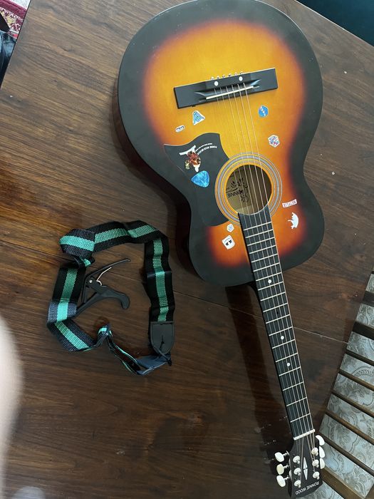 Акустическая гитара