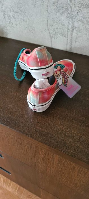 Нови гуменки Vans