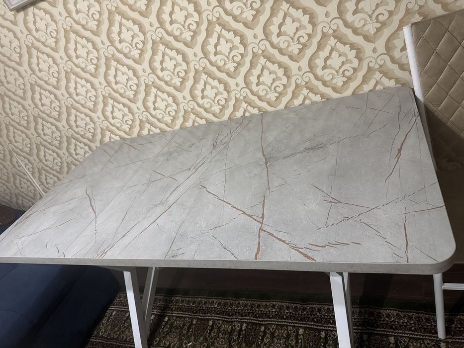 Продам стол кухонный мрамор со стульями