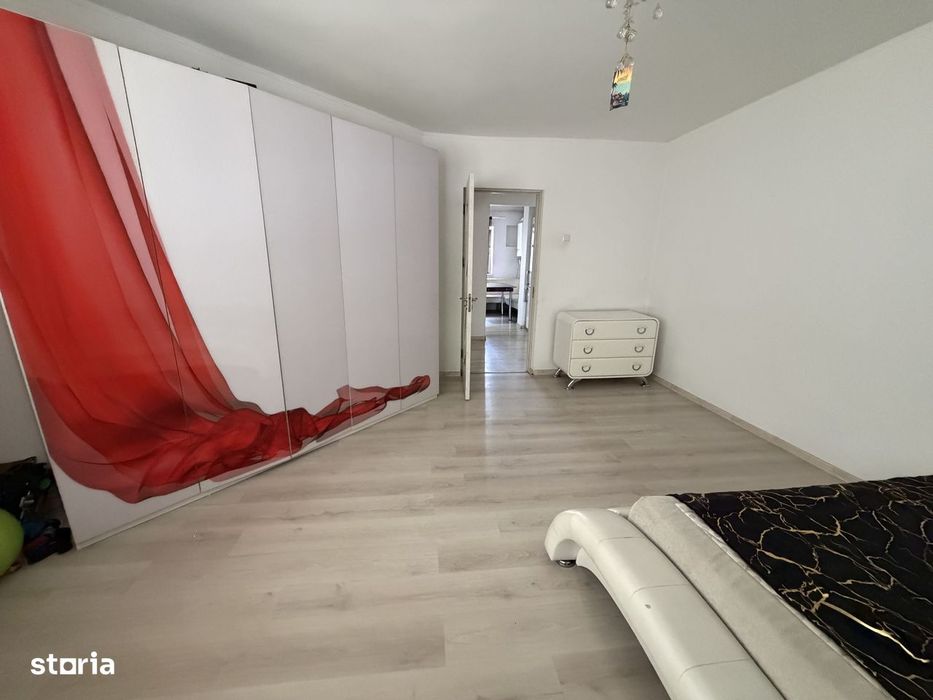Chirie Apartament / Spatiu Comercial Mioveni, 2 camere, Piata, 55 mp