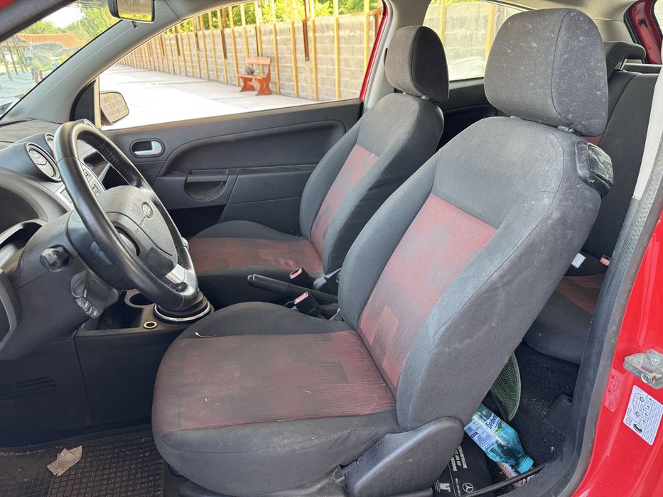 Форд фиеста 1.3 бензин 2008 Г само на части