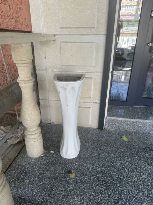 Раковина с ножкой