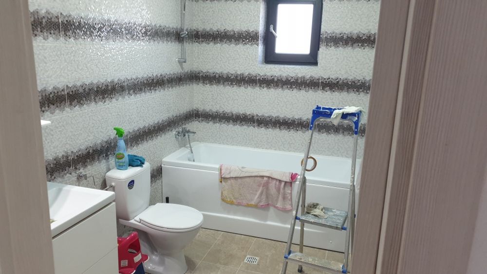 Propietar inchiriez casa complet utilata si mobilata, panouri , robot