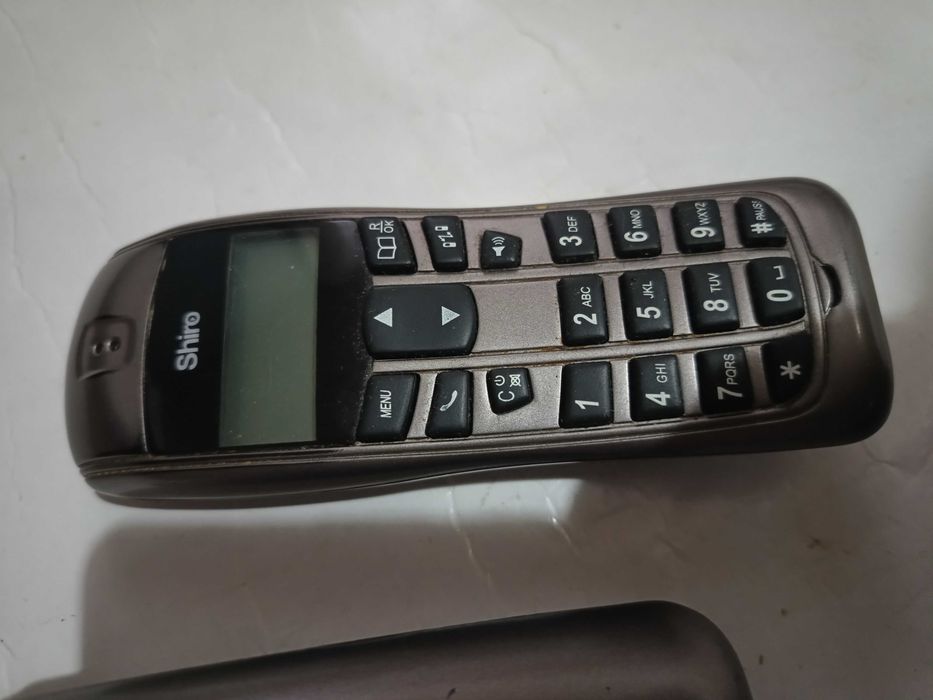 Telefon fix fara fir Shiro