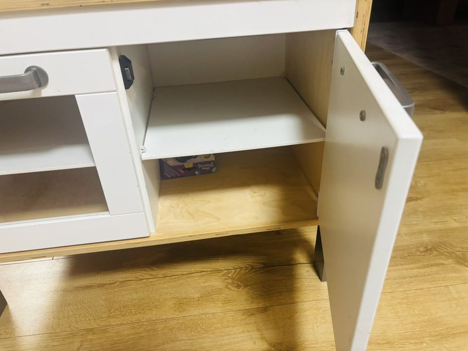 Детска кухня с котлони