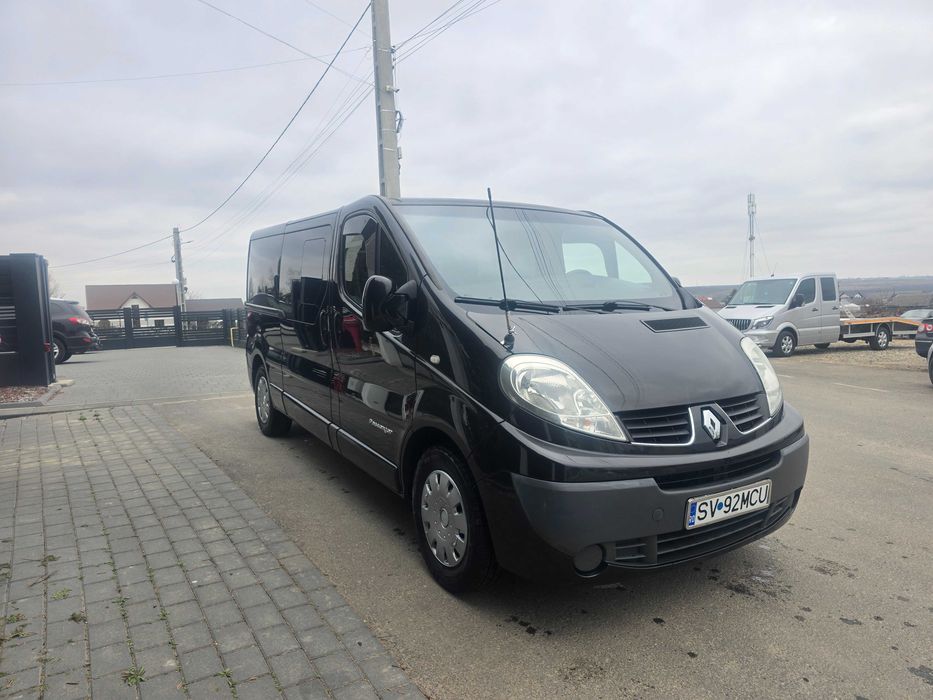 Renault Trafic 8+1 locuri