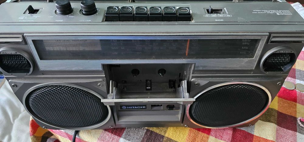 Радио касетофон Hitachi