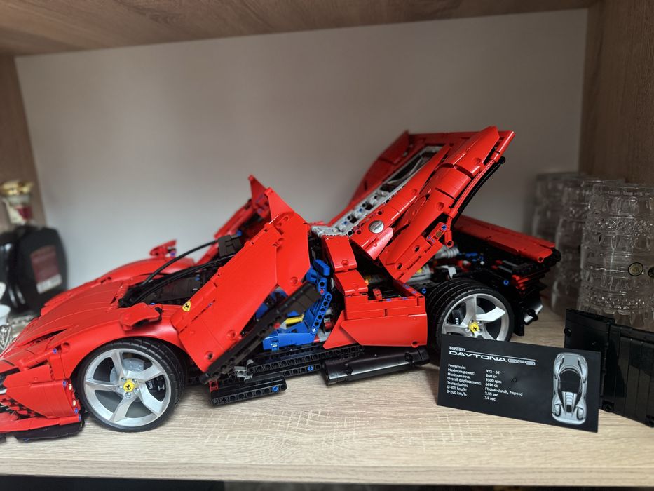 LEGO Tehnic Ferrari Daytona SP3