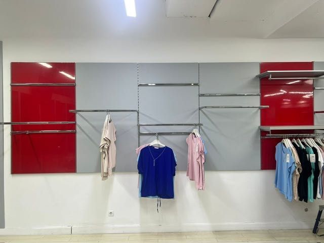 Стенд для продвижения одежды