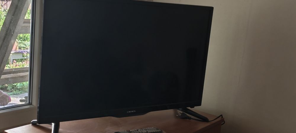 телевизор CROWN 32"