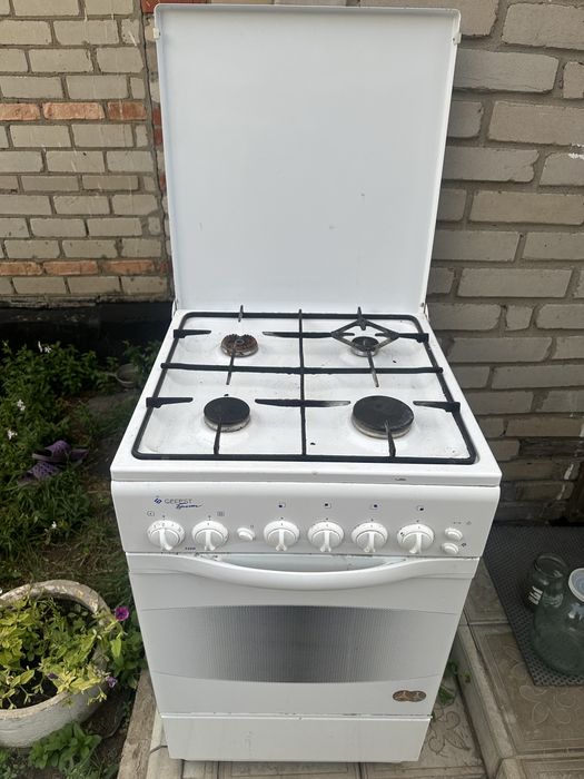 Продам газ плиту