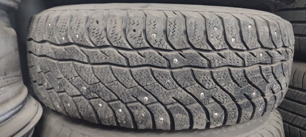 Резина зимняя 215/65/16