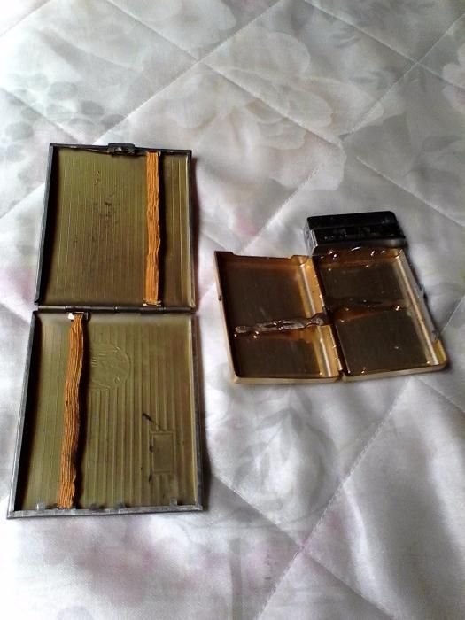 Продавам табакери от добрите стари времена.