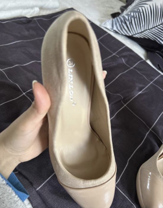 Lin Lon Pantofi cu toc Bej marime 37