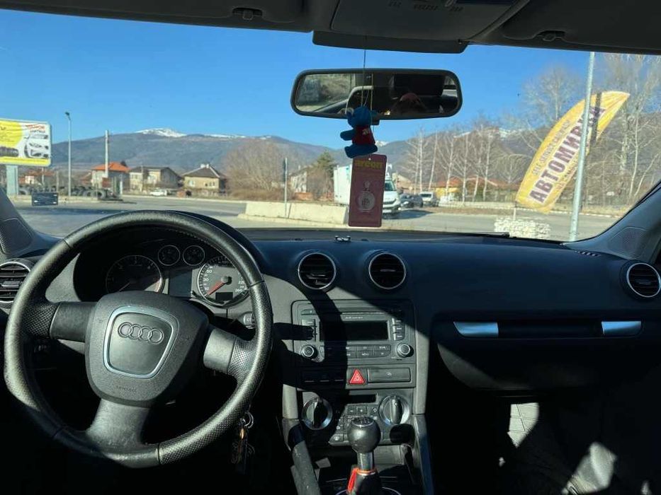 Лек автомобил Audi A3