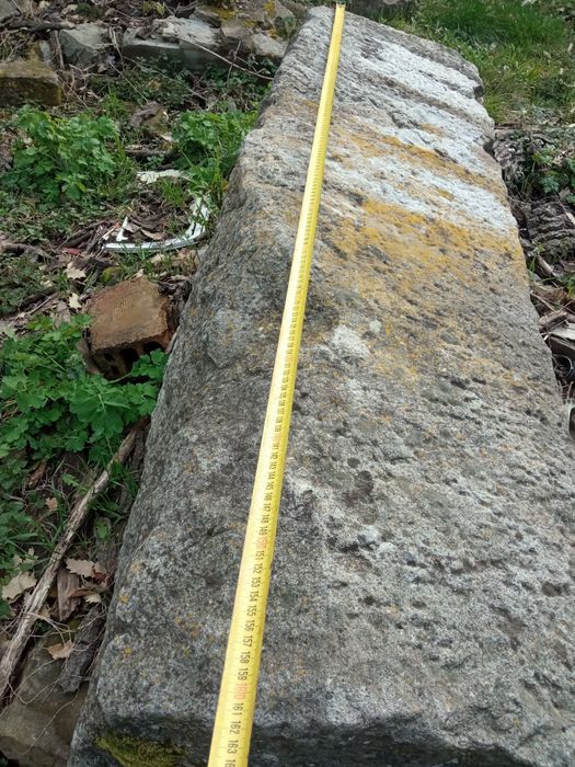 Камено корито от дялан камък