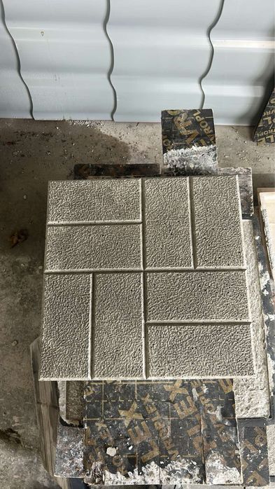 Щампован бетон тротоарни плочки бетонови огради