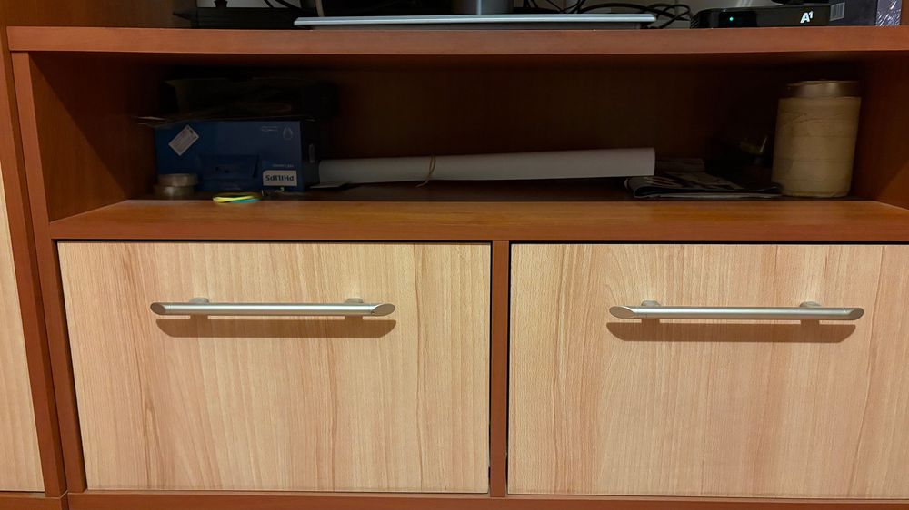 Спалния,диван и трикрилен гардероб