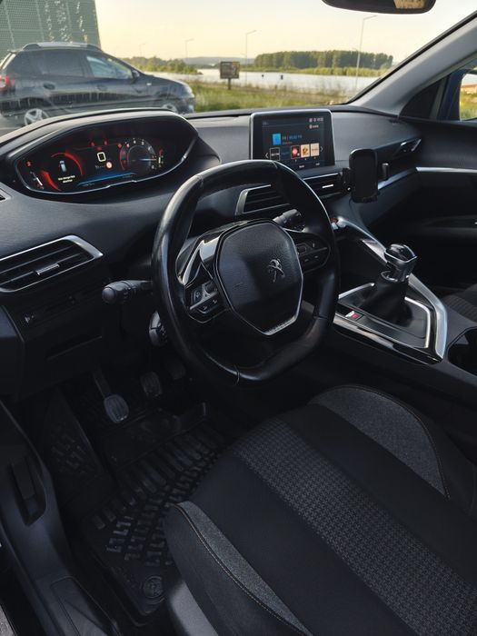 Peugeot 3008 an 2018 km 129000 motor 1.2 cp 130