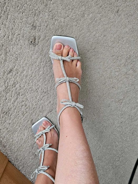 Сребърни обувки на ток BSB