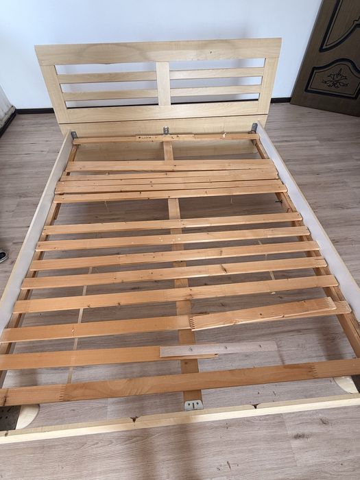 Кровать с матрацем