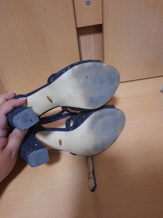 Продам босоножки