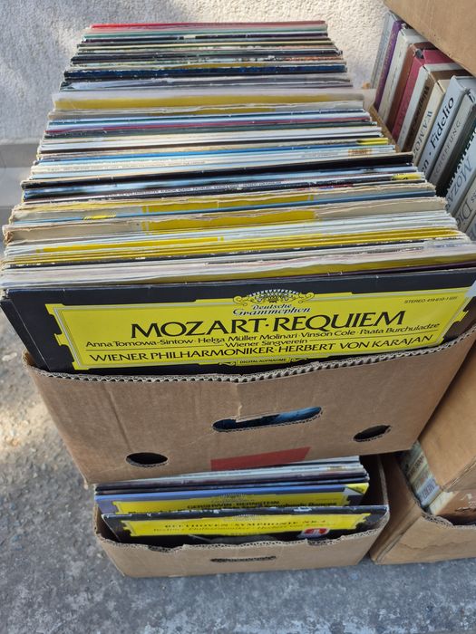 Vând 100 discuri Vinil colectia Deutsche Grammophon muzica clasica