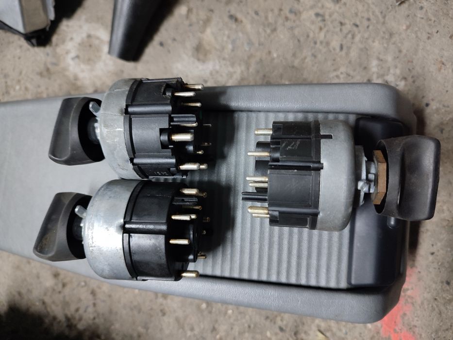 Оригиналтные включатели фар W124