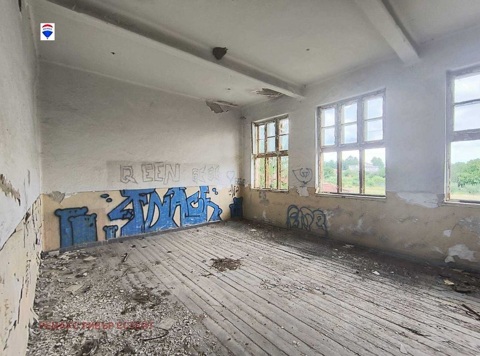 Продава се Промишлена сграда в с. Екзарх Йосиф, Област Русе - 697 кв.м за 130 €/кв.м - Снимка #2