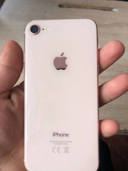 Iphone 8 alishmagan hamma joyi radnoy.