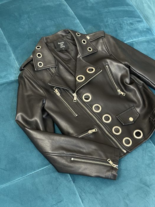 Стилно черно кожено яке с капси ZARA