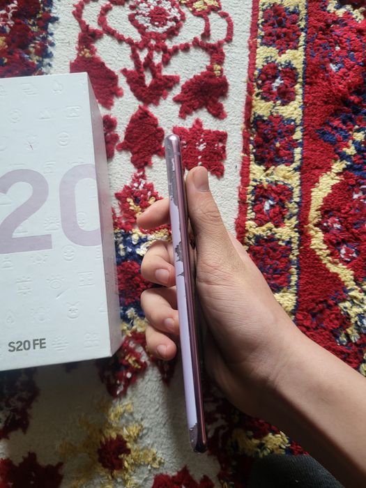 Samsung s20fe  торг есть