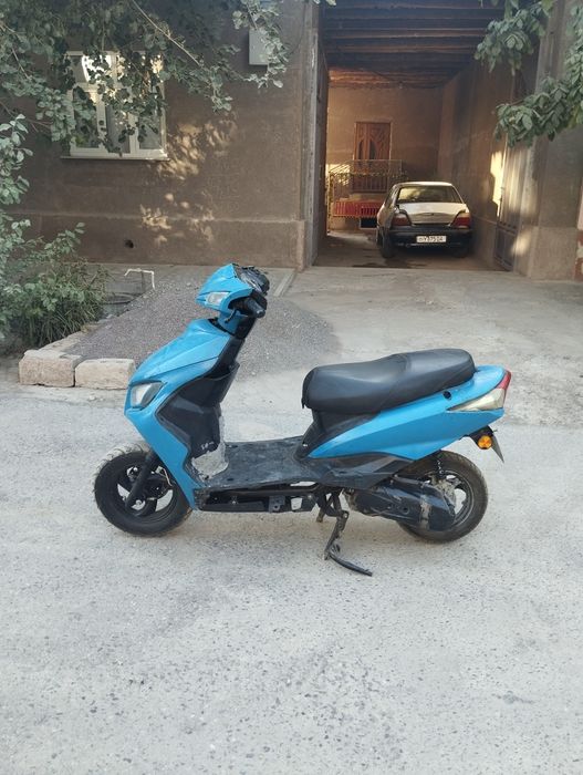 Jizzax shahrida Samuray benzinli 150cc skuter srochni sotiladi