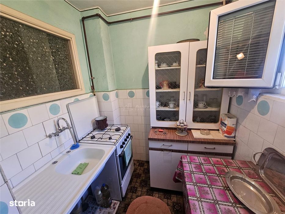 Resita, 2 Cam. Mobilat+Utilat, Et. 1, Micro 2