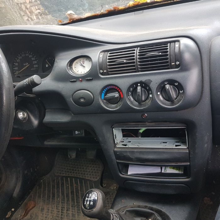 Продавам Ескорт на части