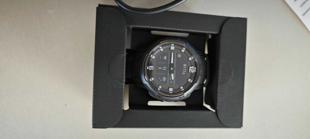 Продавам Garmin Instinct crossover solar