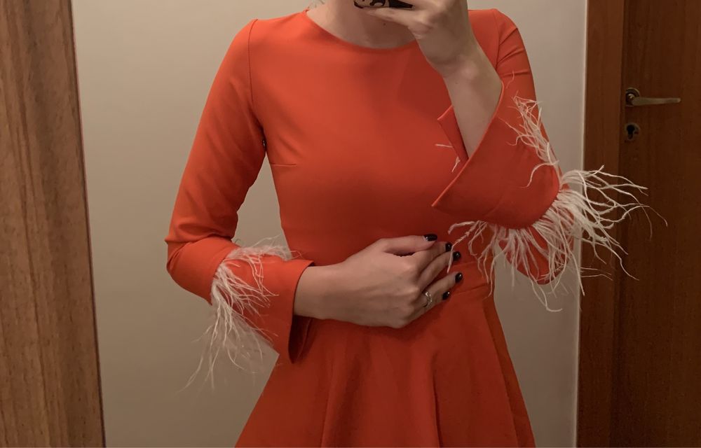 Rochie rosie cu pene albe Xs-S INGRID TEODOSIU