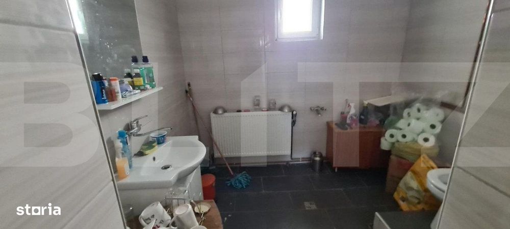 Spatiu comercial, casa veche si teren