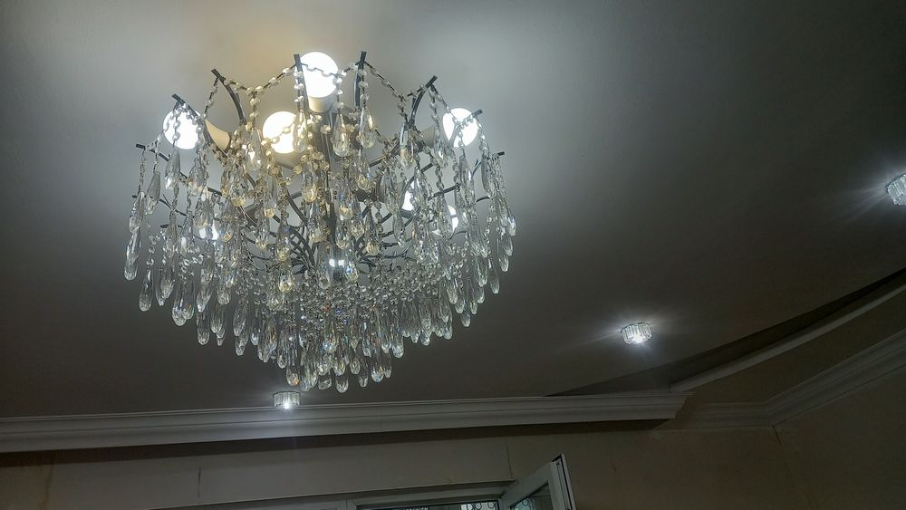 Срочно продается люстры разные