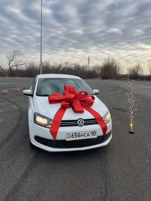 Красный бант на машину в аренду