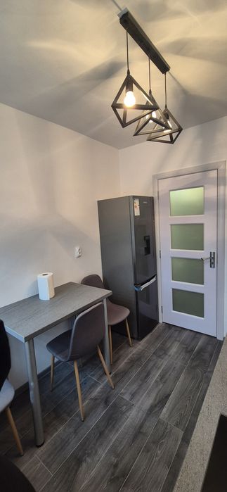 Vand apartament 3 camere renovat recent Bd ul Republicii