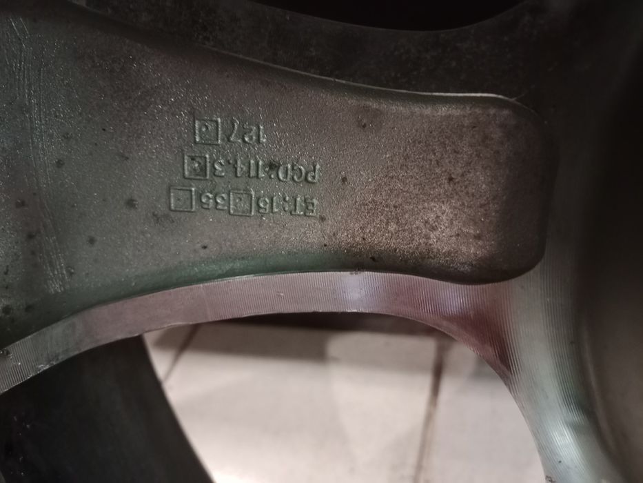 Продам комплект резины.