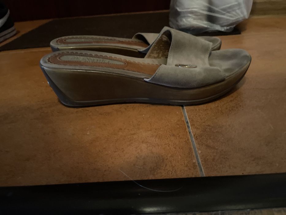 Продам женские шлепки