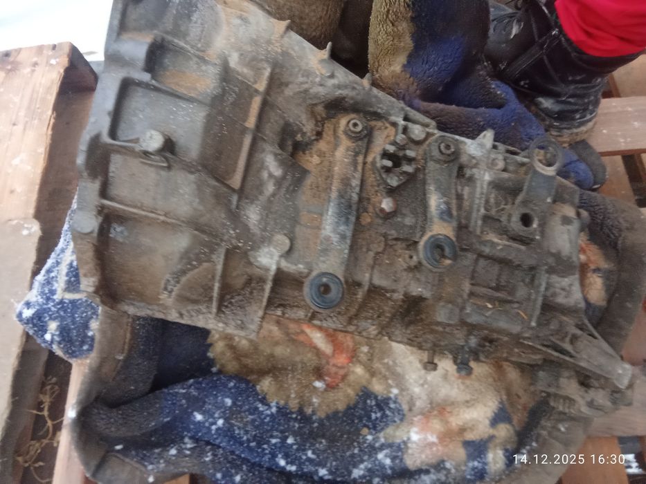 Каробка сатылады мерс 124 5скорт