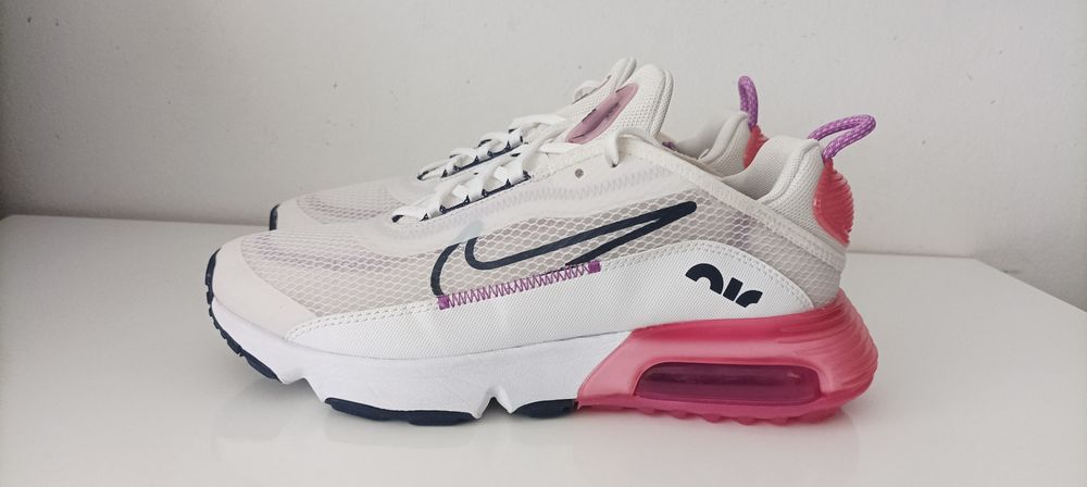 Дамски маратонки Nike air max 2090