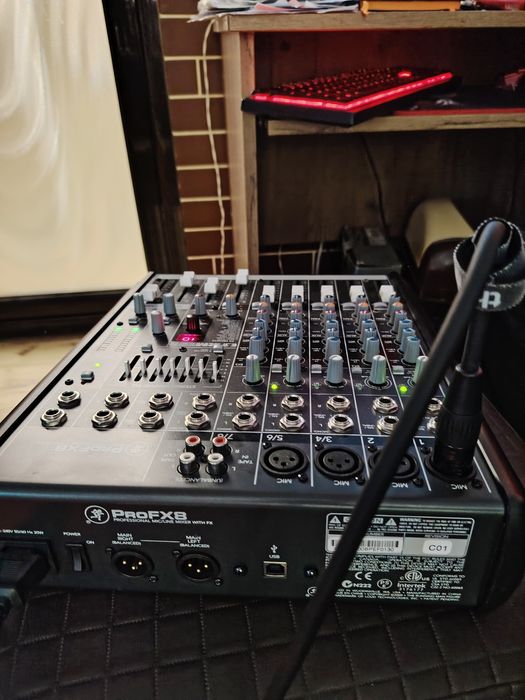 Mixer analogic Mackie ProFx8