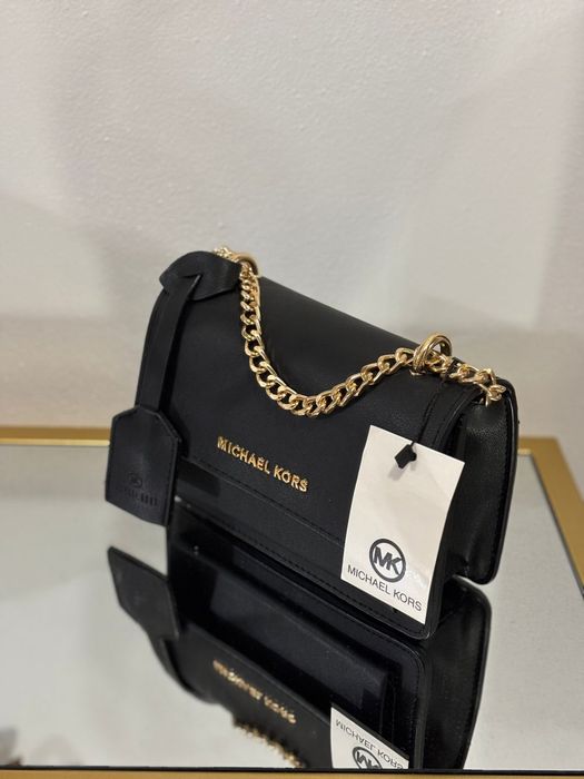 Genți disponibile pe mai multe modele