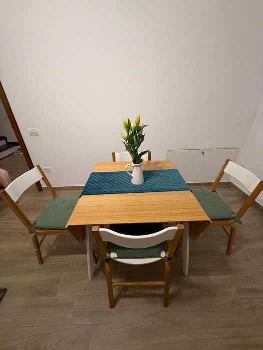 Set Masa de bucatarie din bambus cu patru scaune