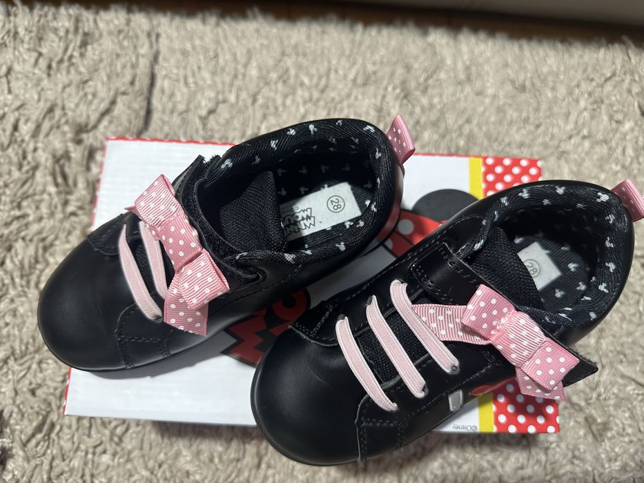 Vand adidasi Minnie, marime 28, stare foarte buna