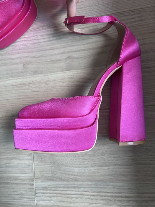 Кукленски розови/цикламени обувки на ток
